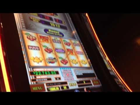 €325 Daily freeroll slot tournament at Sloty Casino