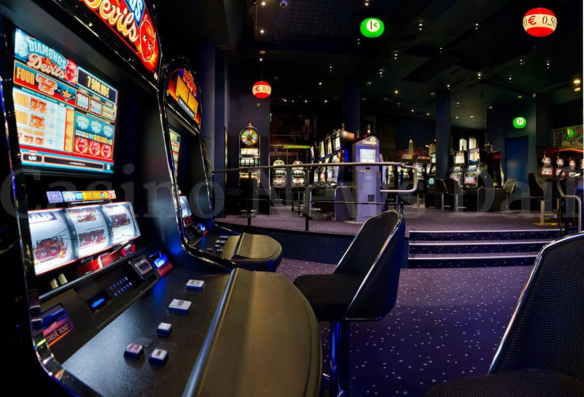 $180 FREE Chip at Magic Red Casino