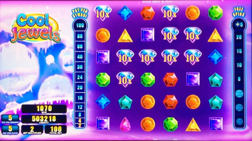 835% First Deposit Bonus at Casino Shadowbet