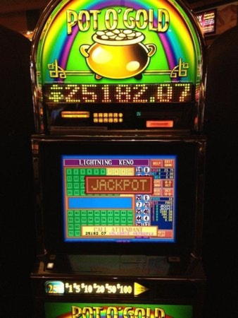 €300 Daily freeroll slot tournament at Genesis Casino