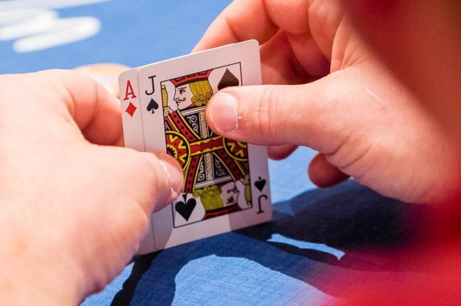 EUR 975 Daily freeroll slot tournament at Vegas Hero Casino