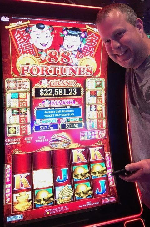 185 FREE Spins at Red Spins Casino